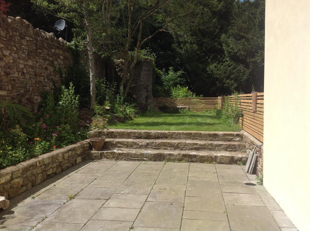 8A Spring Gardens Hotel Haverfordwest Bagian luar foto