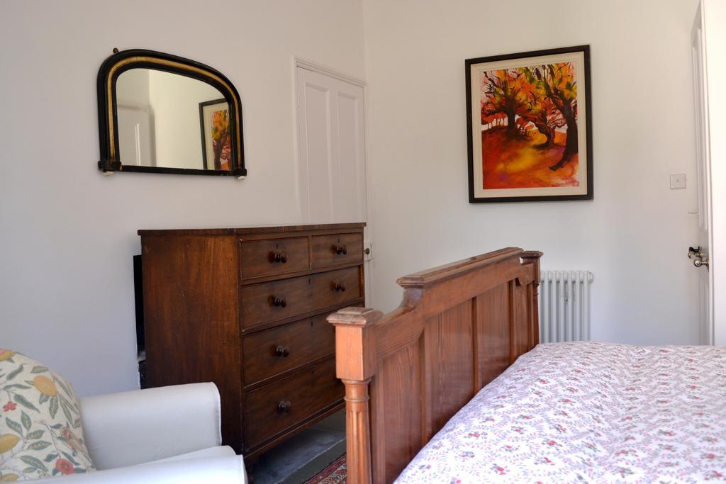 8A Spring Gardens Hotel Haverfordwest Bagian luar foto