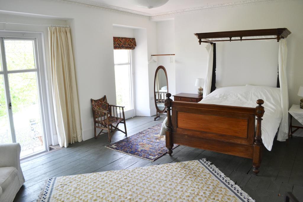 8A Spring Gardens Hotel Haverfordwest Bagian luar foto