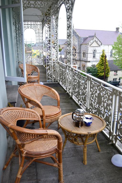 8A Spring Gardens Hotel Haverfordwest Bagian luar foto