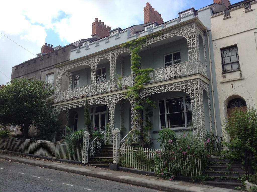 8A Spring Gardens Hotel Haverfordwest Bagian luar foto