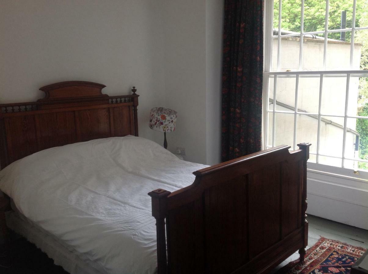 8A Spring Gardens Hotel Haverfordwest Bagian luar foto