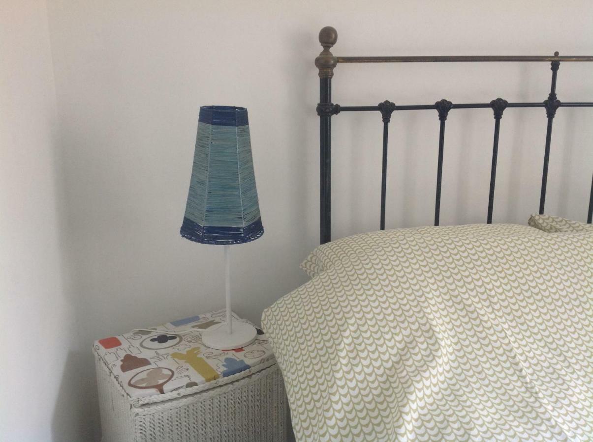 8A Spring Gardens Hotel Haverfordwest Bagian luar foto