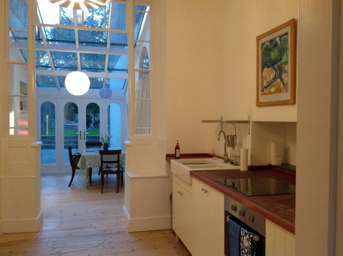 8A Spring Gardens Hotel Haverfordwest Bagian luar foto