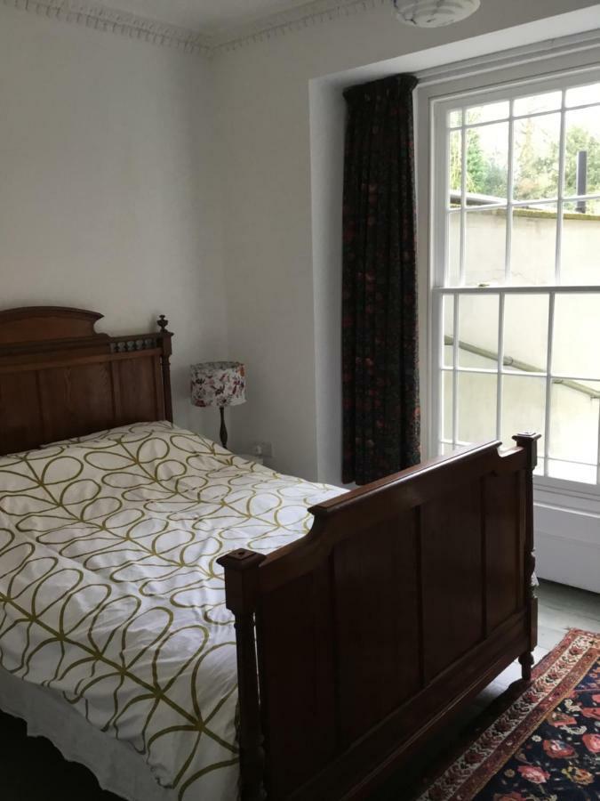 8A Spring Gardens Hotel Haverfordwest Bagian luar foto