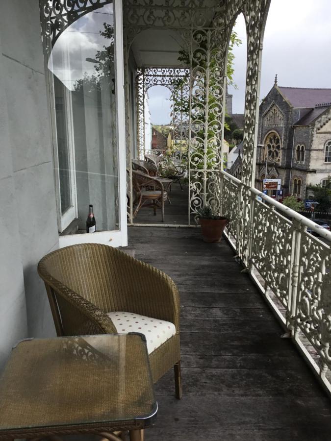 8A Spring Gardens Hotel Haverfordwest Bagian luar foto